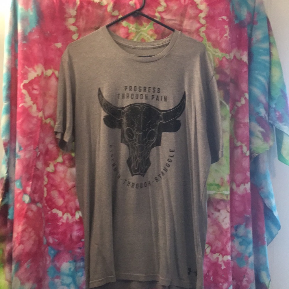 Gray underarmour t shirt